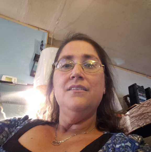 Meet your Posher, Lisa - Picture 1 of 1